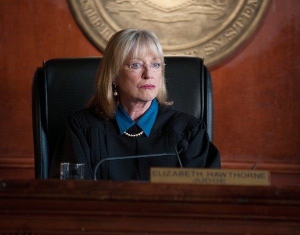 le juge Elizabeth Hawthorne (Veronica