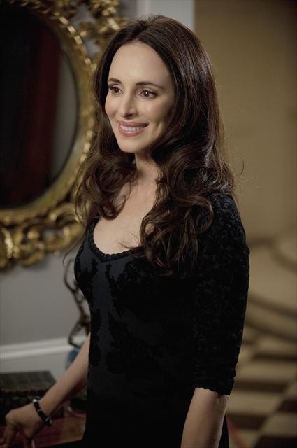 Victoria Grayson (Madeleine Stowe) souriante