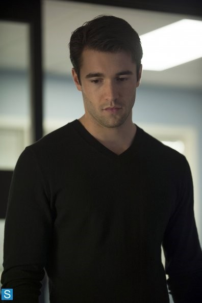 Daniel Grayson (Joshua Bowman)